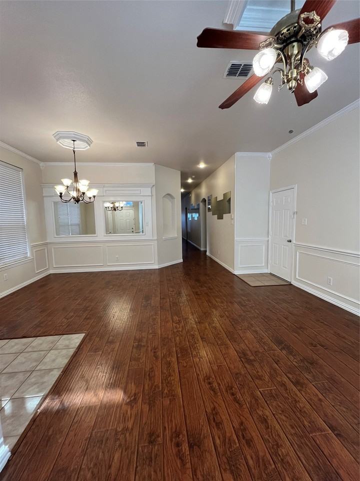 7208 Kentish Dr - Photo 5 of 38
