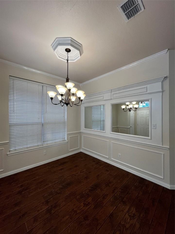7208 Kentish Dr - Photo 6 of 38