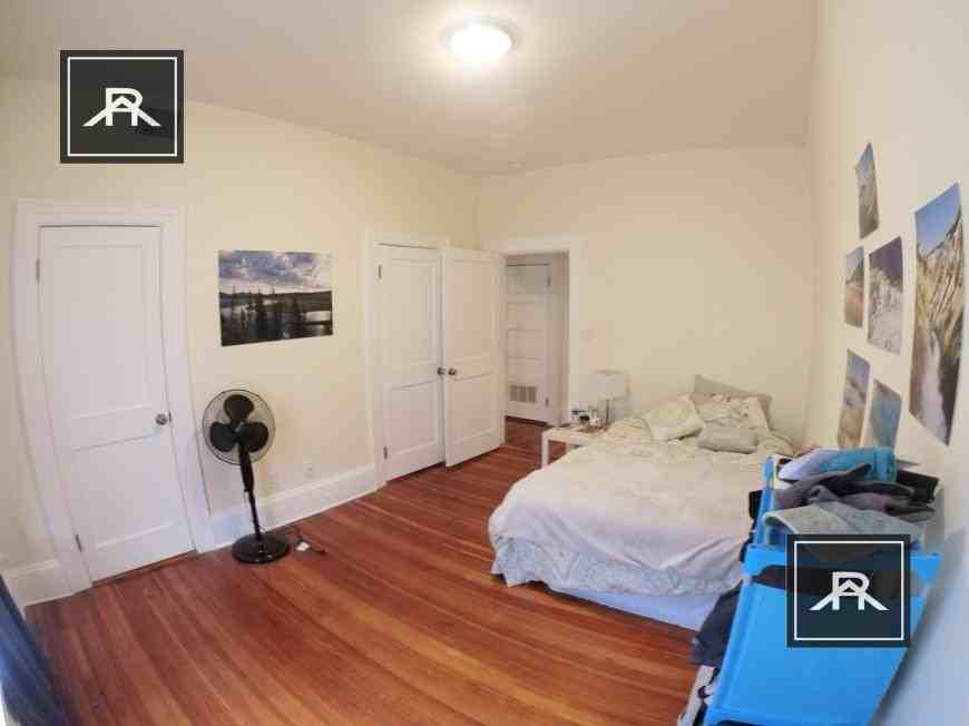 1461 Beacon St - Photo 3 of 10