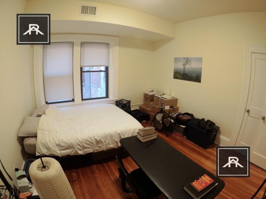 1461 Beacon St - Photo 4 of 10