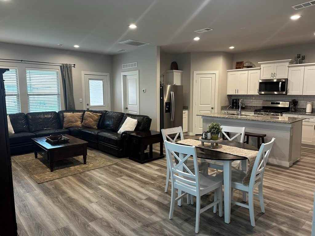 7611 Orange Blossom Rd - Photo 3 of 11