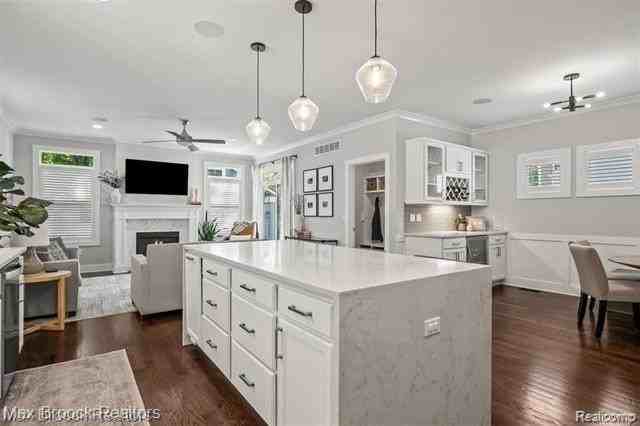 402 N Alexander Ave - Photo 4 of 39
