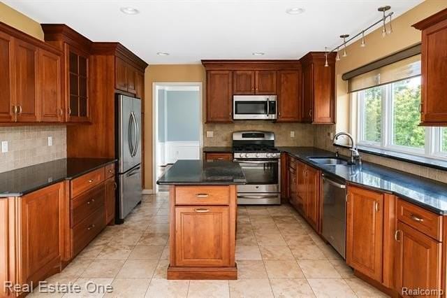 1141 Sandy Ridge Dr - Photo 5 of 9