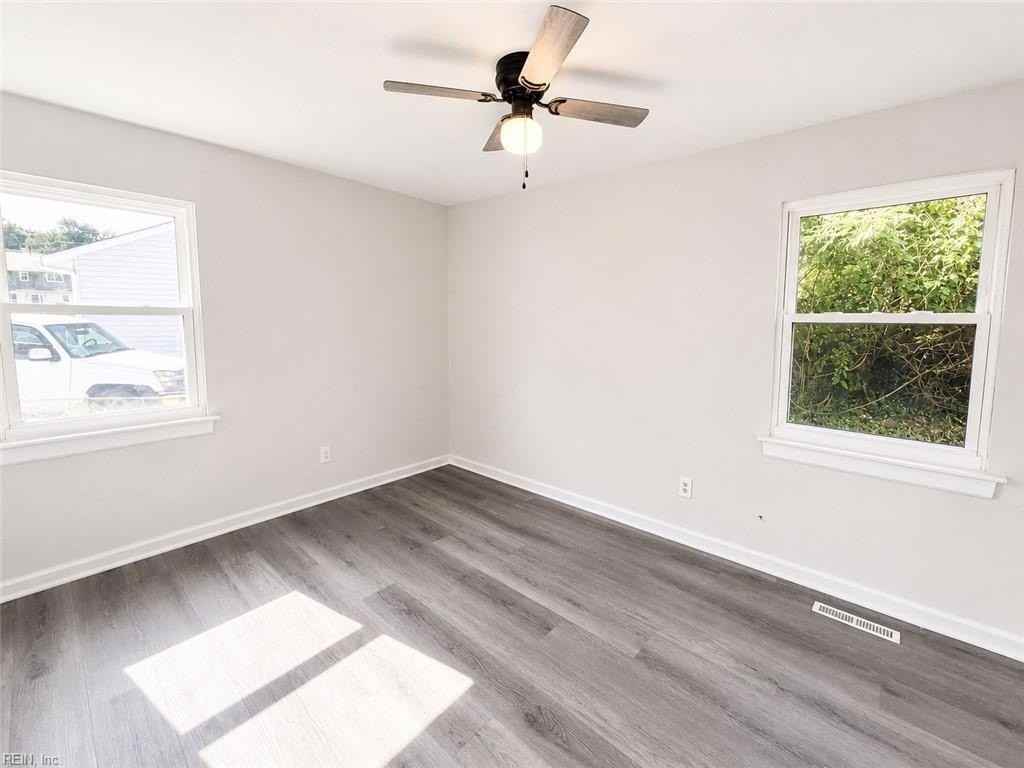 405 Institute Dr - Photo 7 of 9