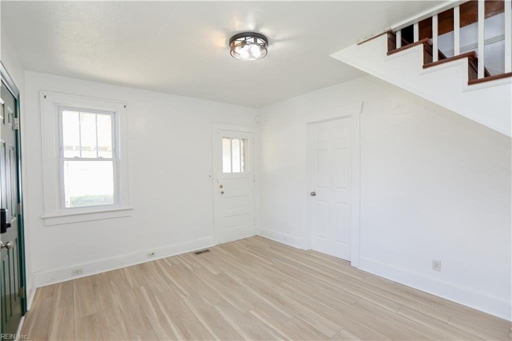 768 Mayfield Ave - Photo 3 of 28