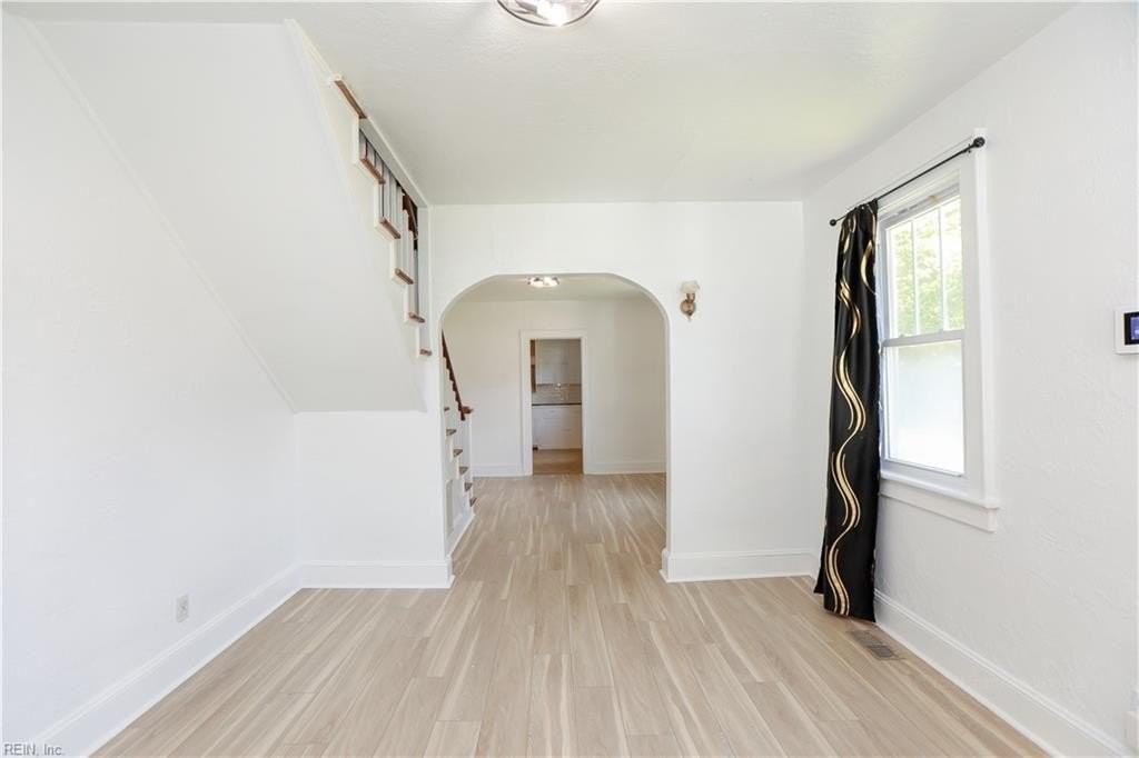 768 Mayfield Ave - Photo 4 of 28
