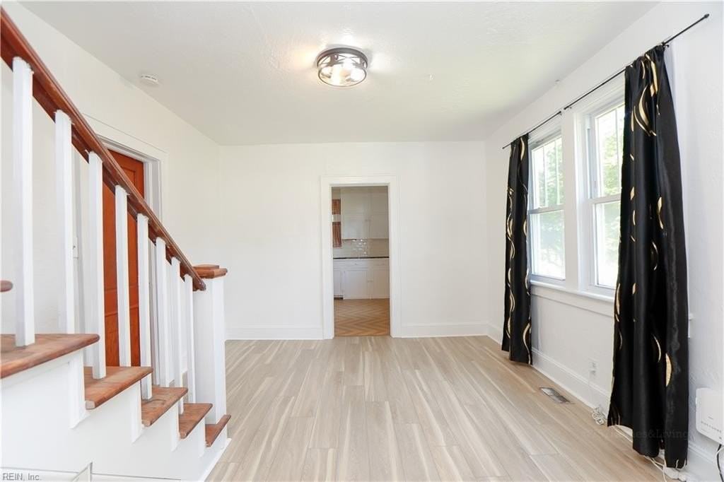 768 Mayfield Ave - Photo 5 of 28