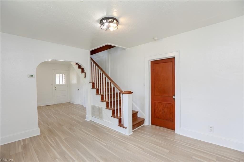 768 Mayfield Ave - Photo 6 of 28