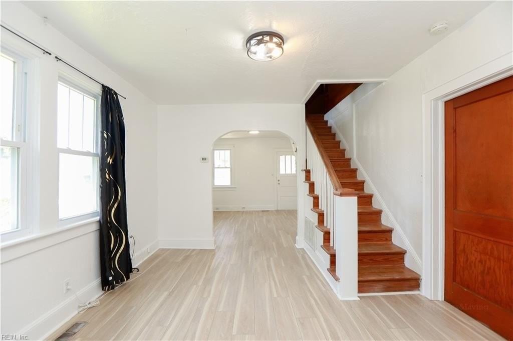 768 Mayfield Ave - Photo 7 of 28