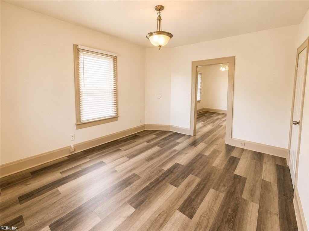 1009 Jackson Ave - Photo 5 of 9