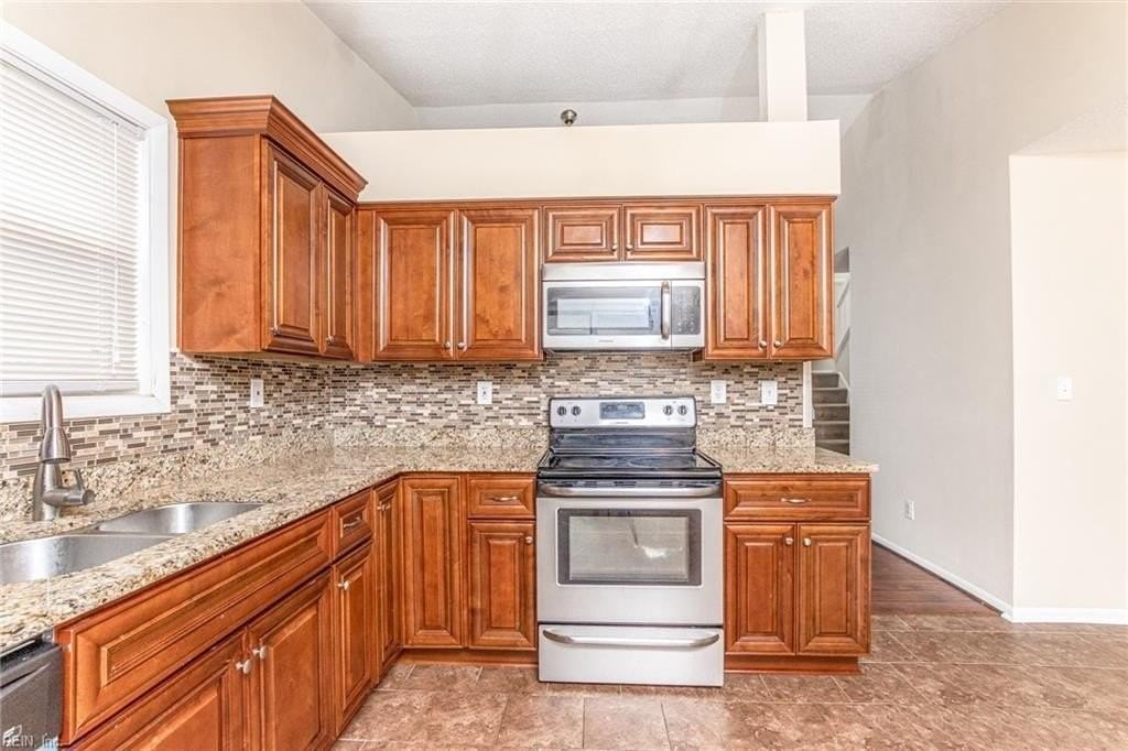 3864 Meadowbrook Ct - Photo 4 of 33