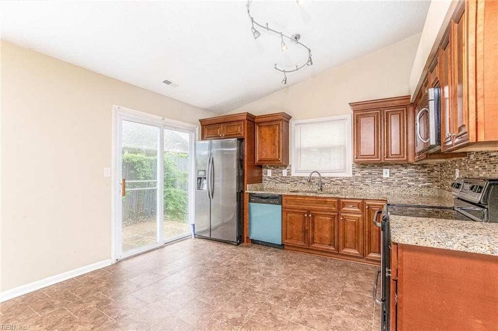 3864 Meadowbrook Ct - Photo 5 of 33