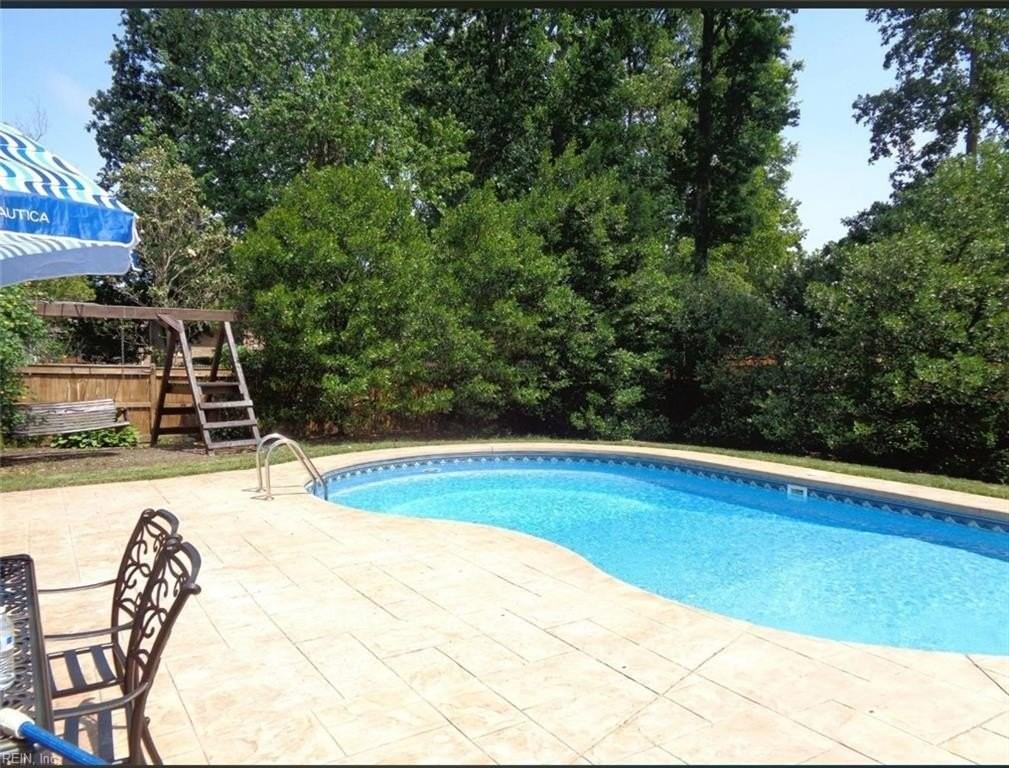 305 Fairway Ln - Photo 2 of 18