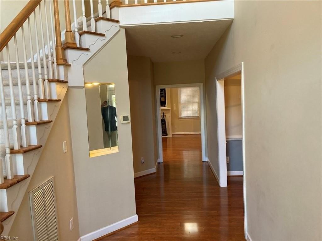 305 Fairway Ln - Photo 4 of 18