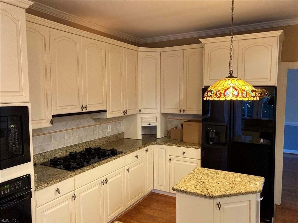 305 Fairway Ln - Photo 5 of 18