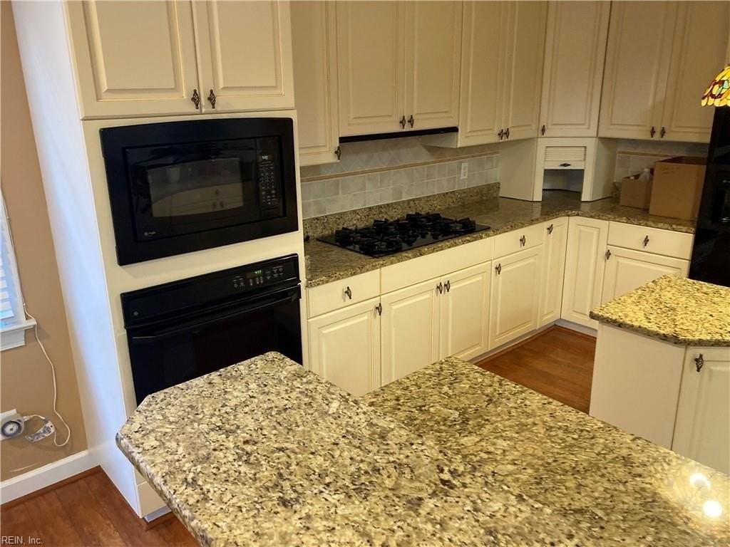305 Fairway Ln - Photo 6 of 18