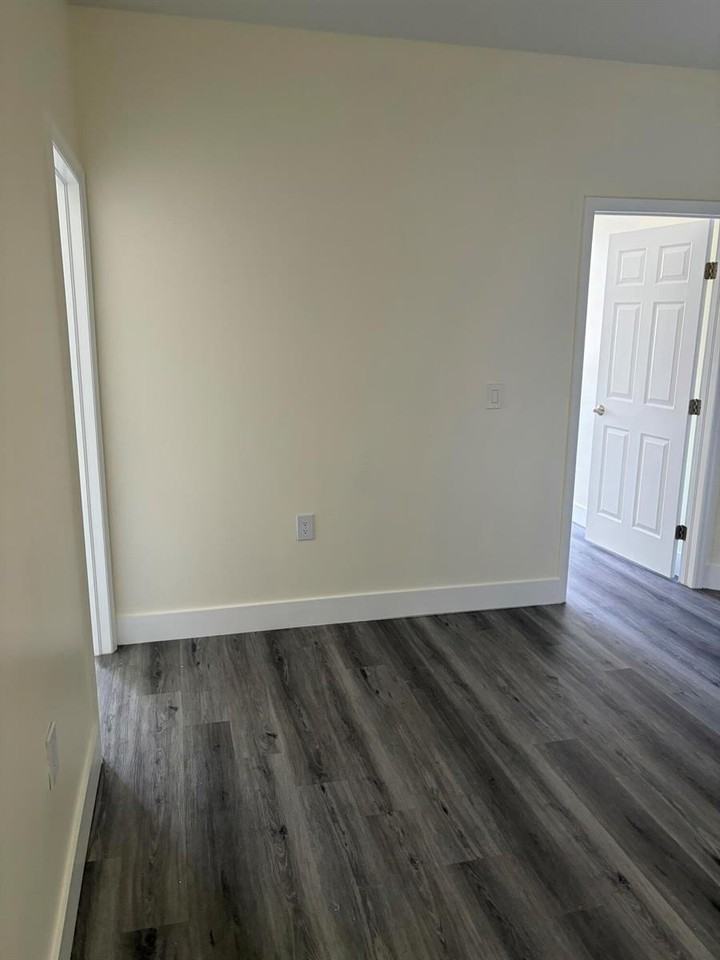 9860 Nw 20th Ct - Photo 5 of 8