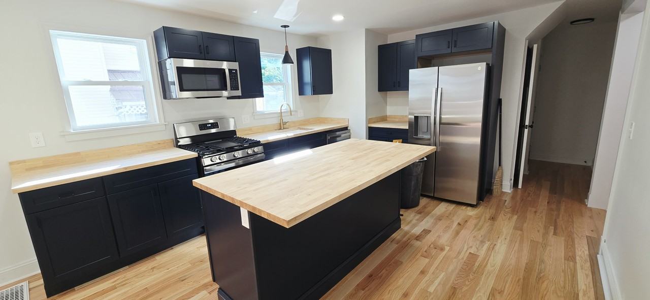 914 W 3rd St #1 - Photo 2 of 11