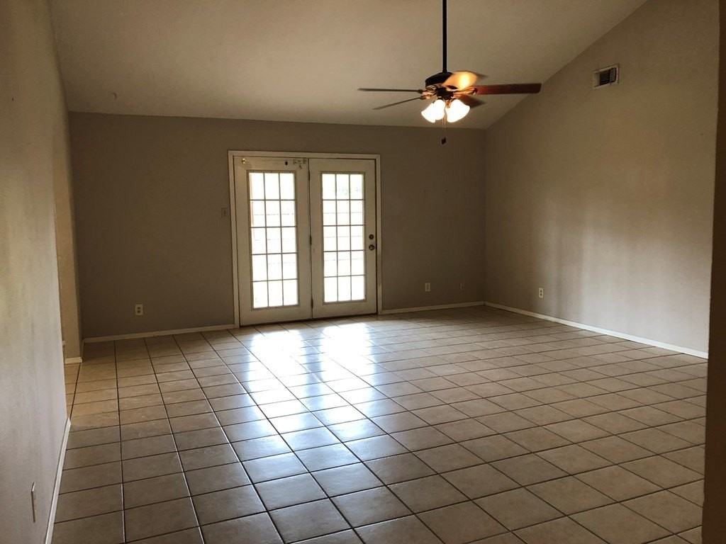 3869 Honeysuckle Ln - Photo 3 of 26