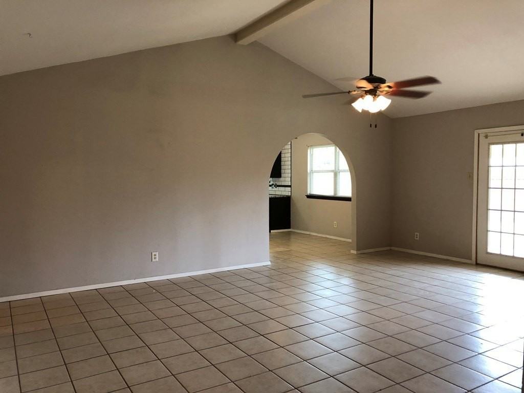3869 Honeysuckle Ln - Photo 6 of 26