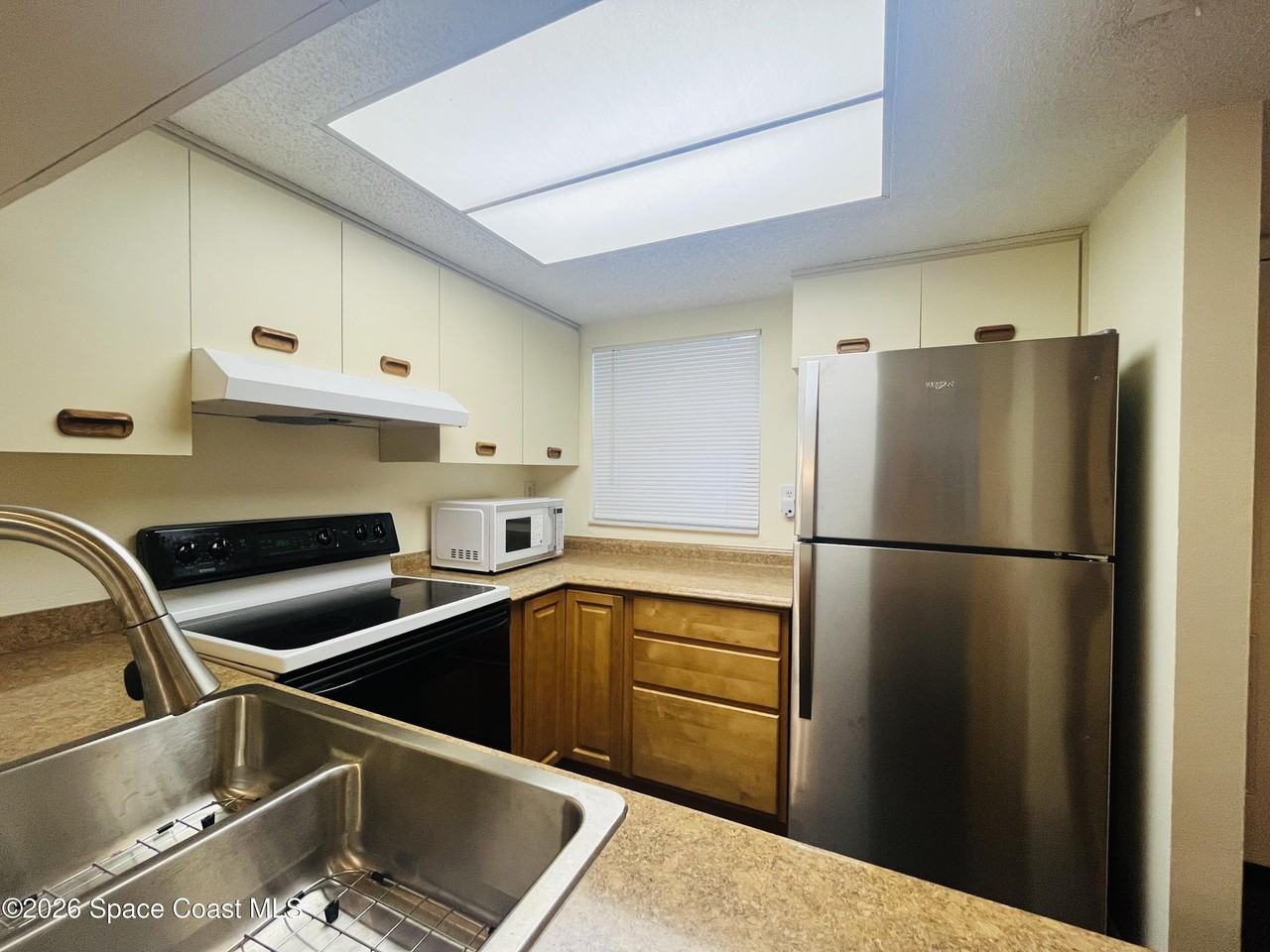 555 Aster Ct #1 - Photo 3 of 12