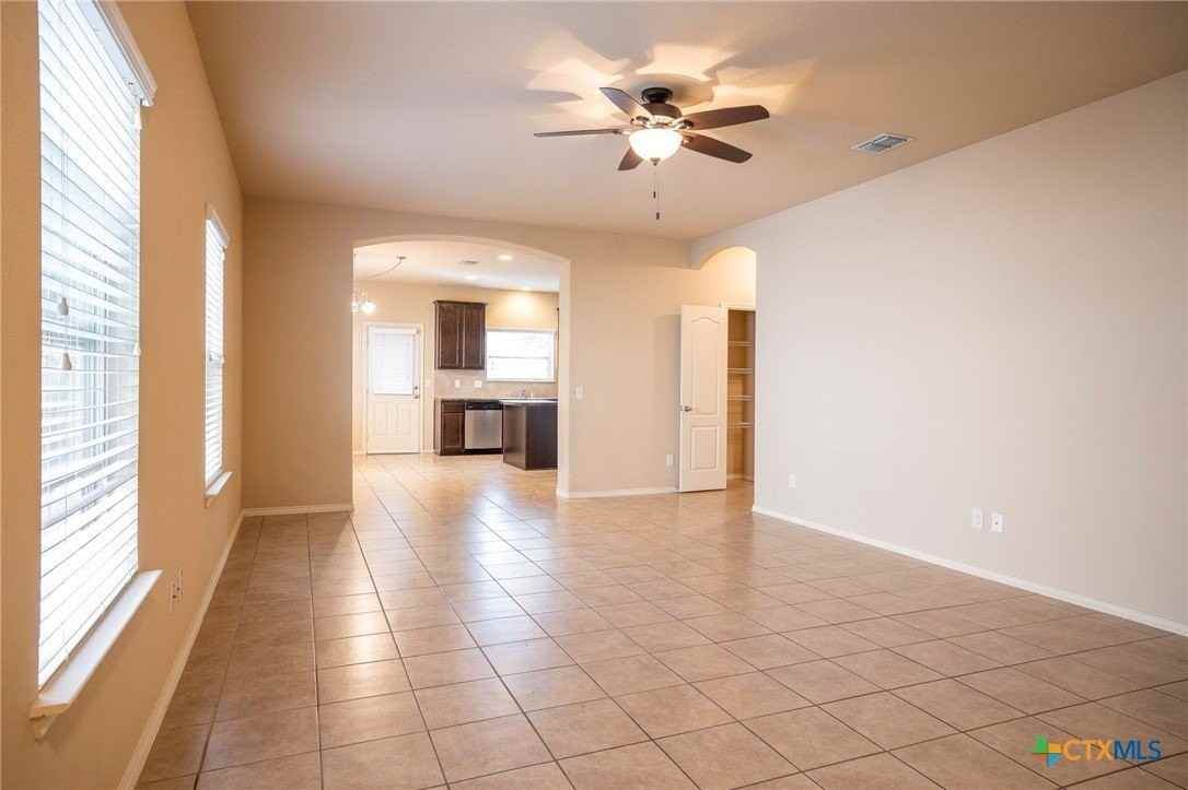 433 Stonebrook Dr - Photo 4 of 43