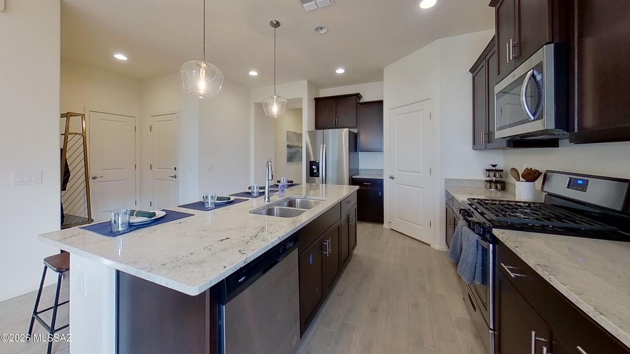 14091 E Golden Oaks Rd - Photo 4 of 42