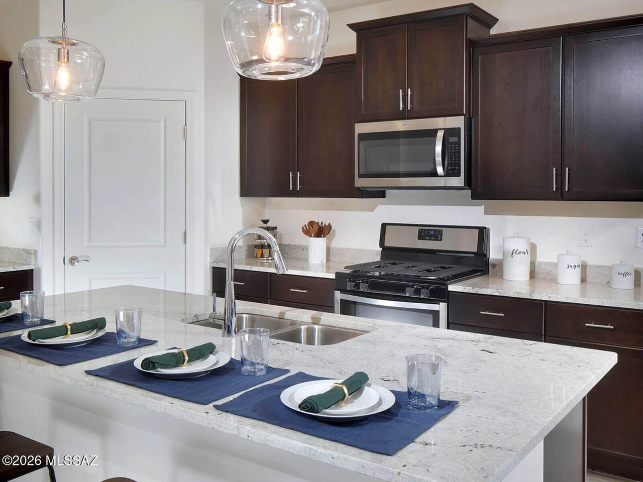 14091 E Golden Oaks Rd - Photo 6 of 42