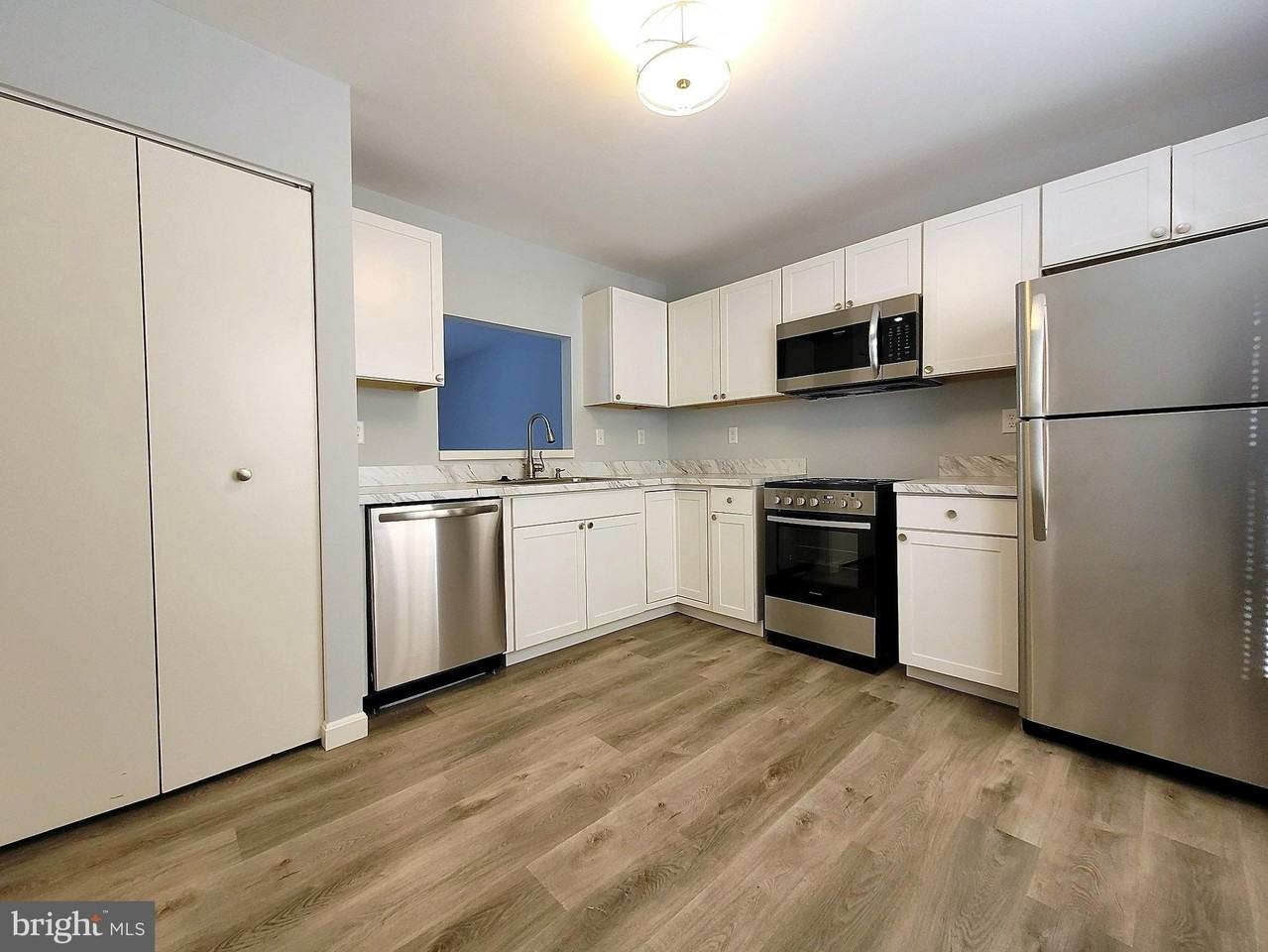 31 Lamplighter Ln - Photo 3 of 13