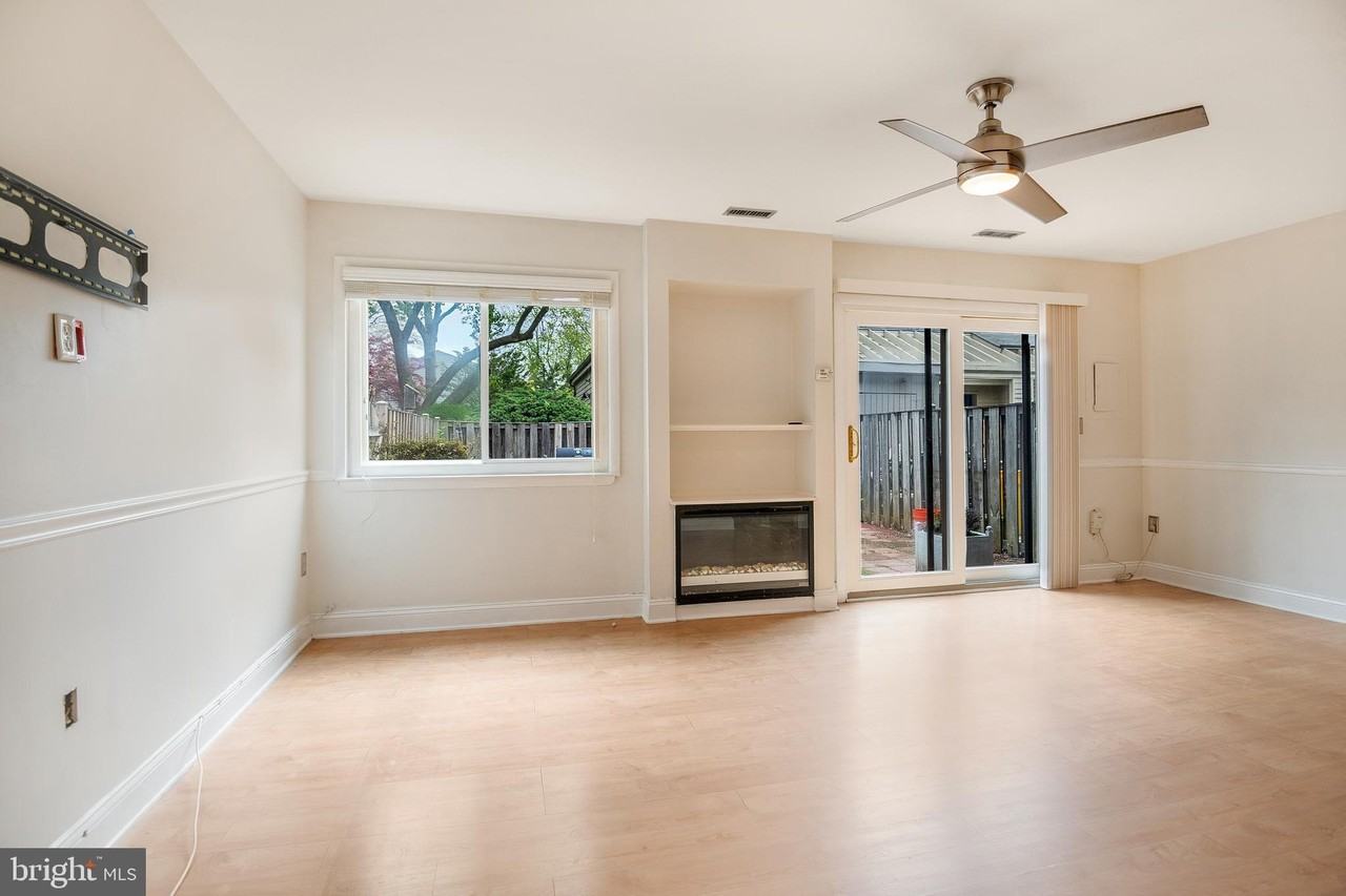 1055 Cedar Ridge Ct - Photo 4 of 13