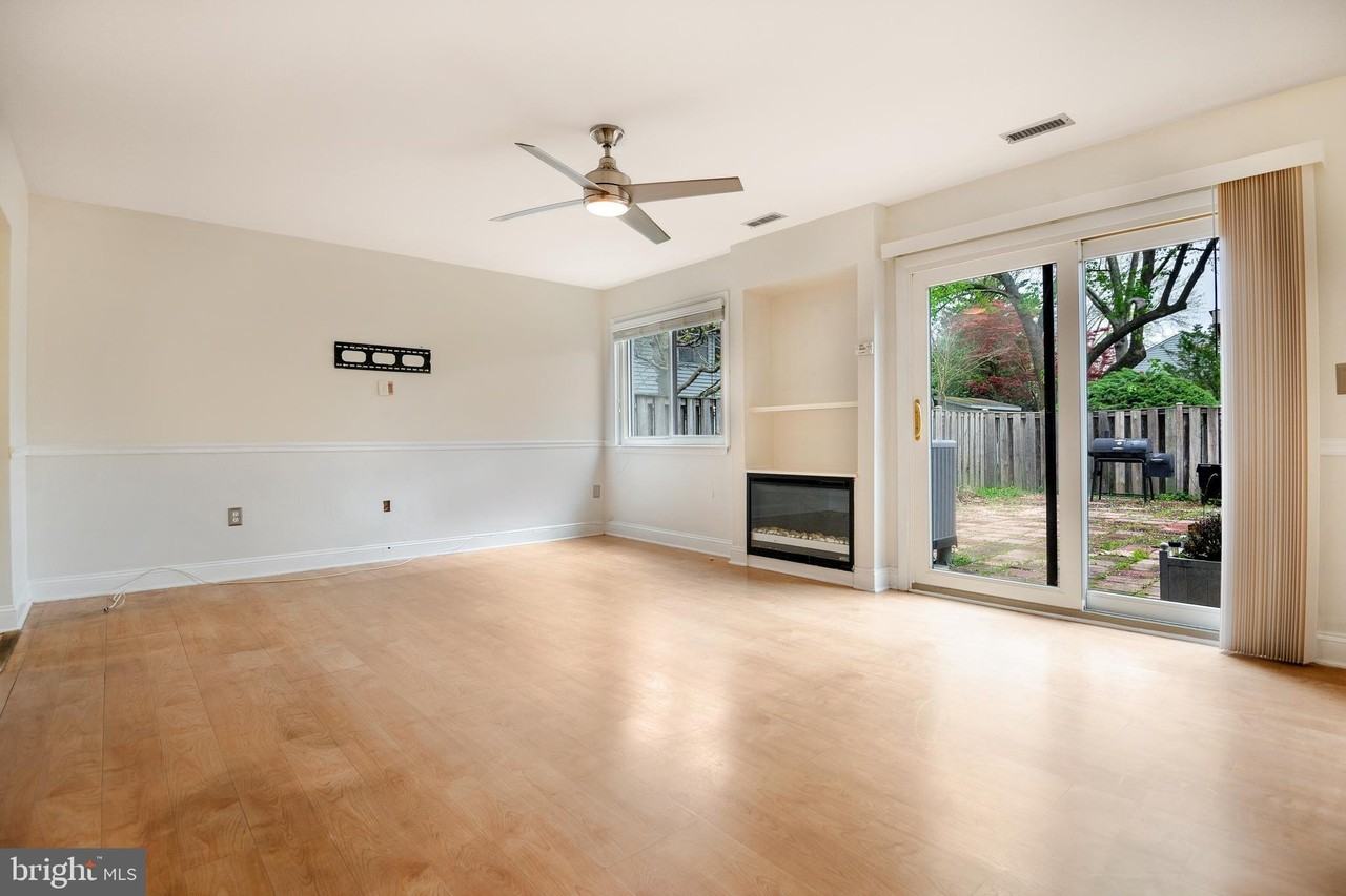 1055 Cedar Ridge Ct - Photo 5 of 13