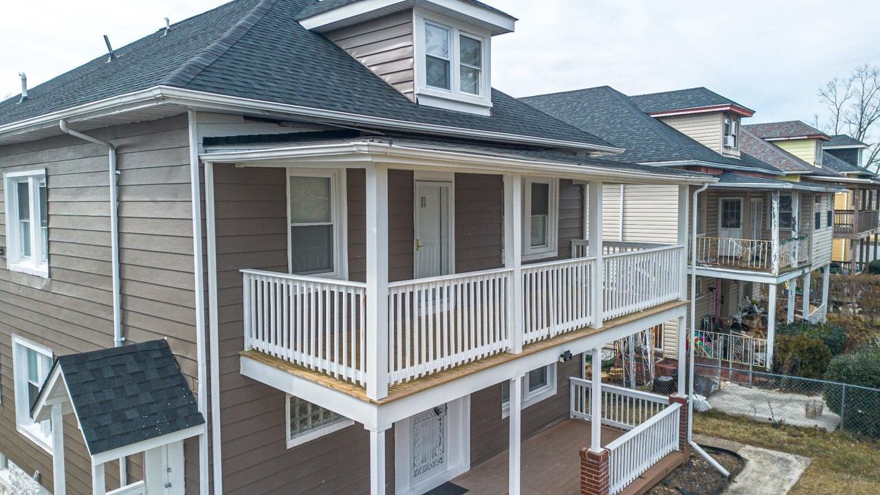 4103 Barrington Rd #2 - Photo 3 of 23