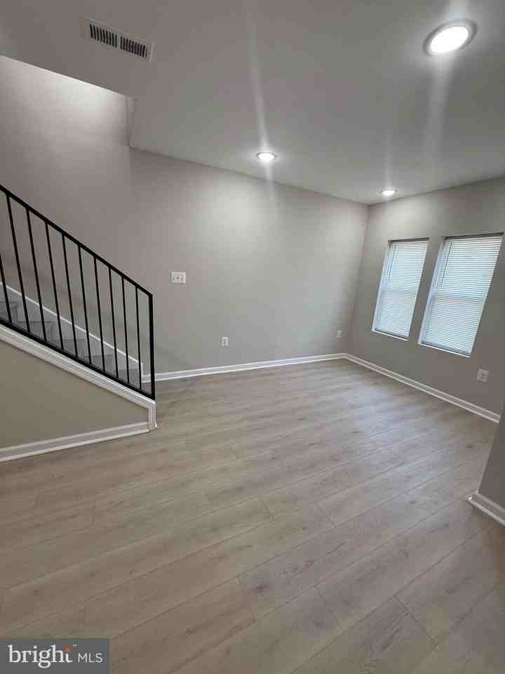 1604 N Washington St - Photo 2 of 9