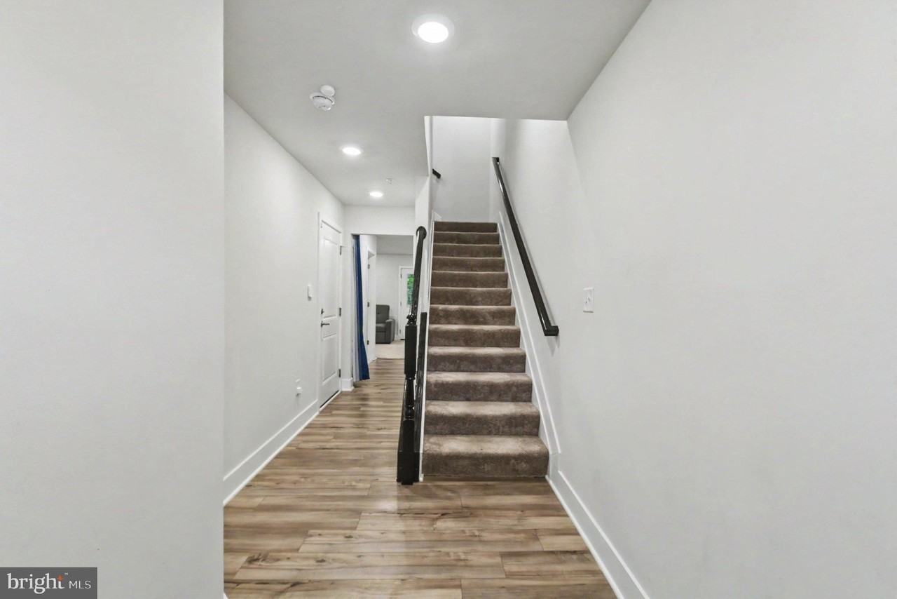 238 Waterstone Rd - Photo 5 of 39