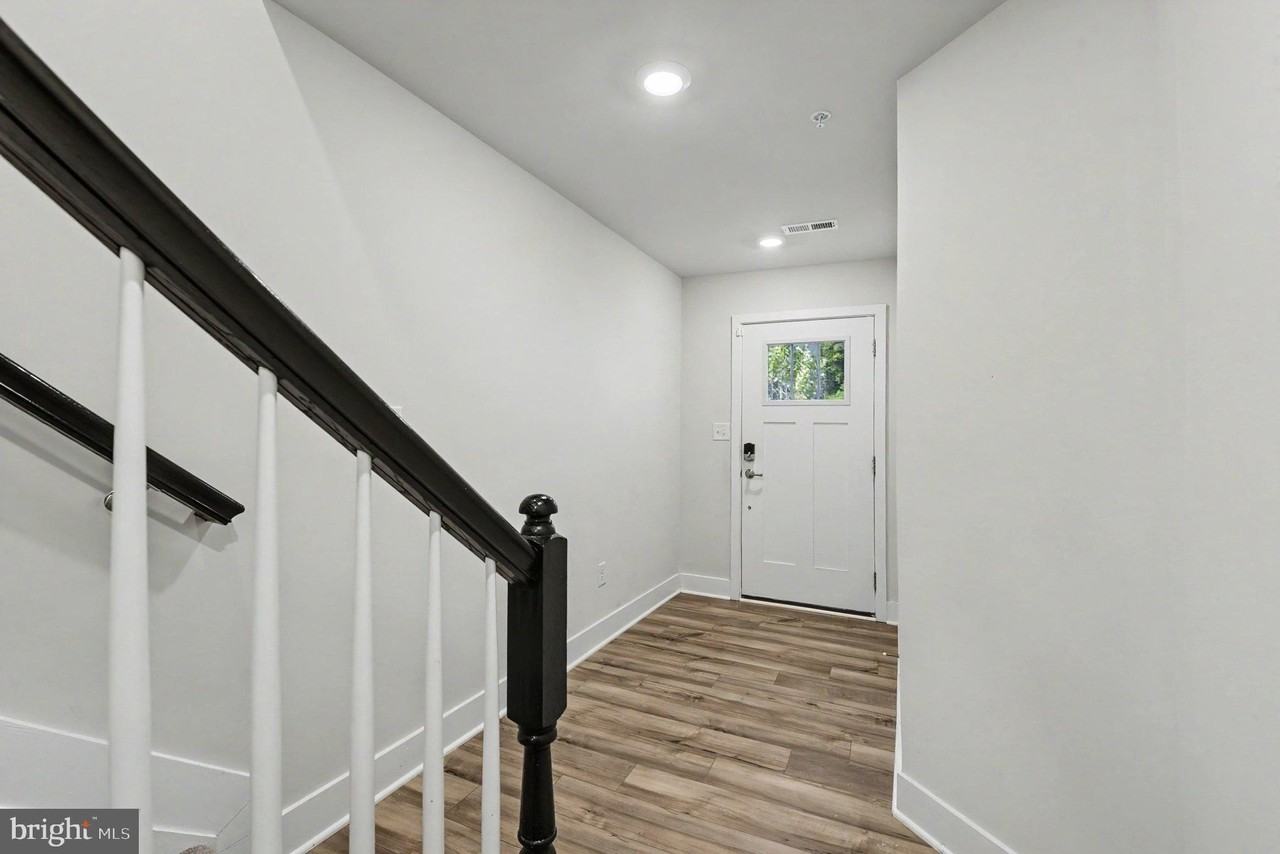 238 Waterstone Rd - Photo 6 of 39