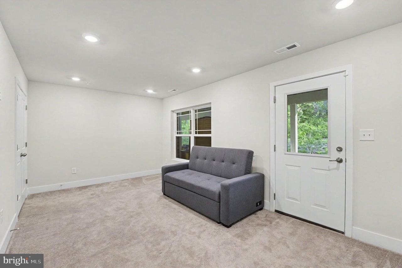 238 Waterstone Rd - Photo 7 of 39