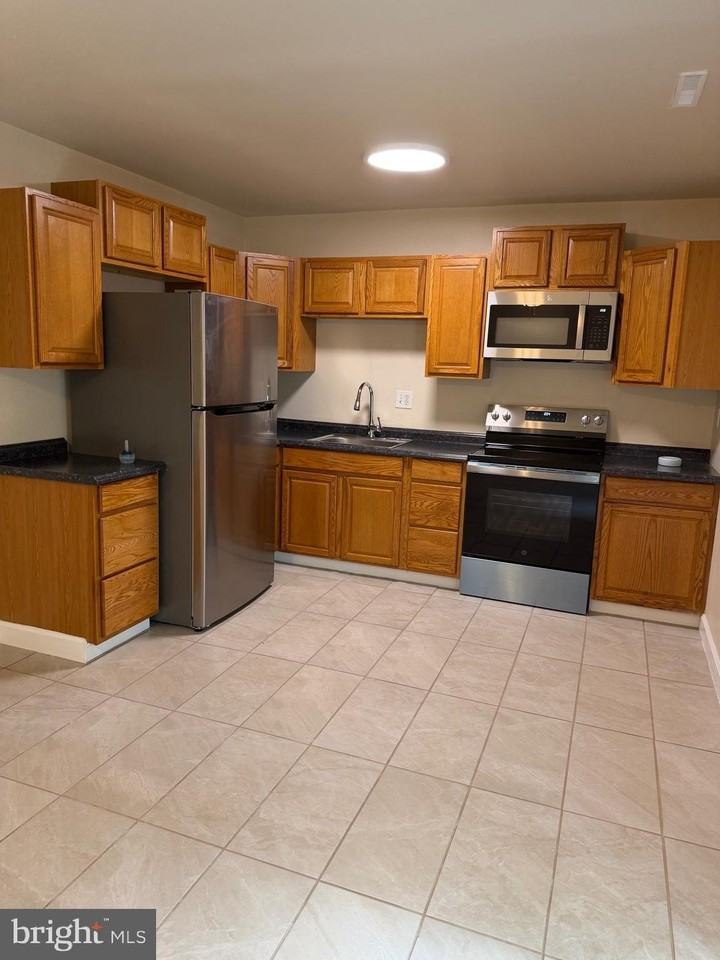 46857 Rogers Dr - Photo 2 of 18