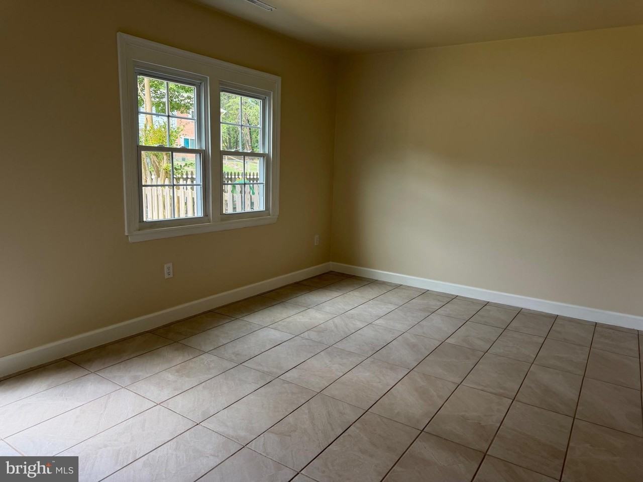46857 Rogers Dr - Photo 3 of 18