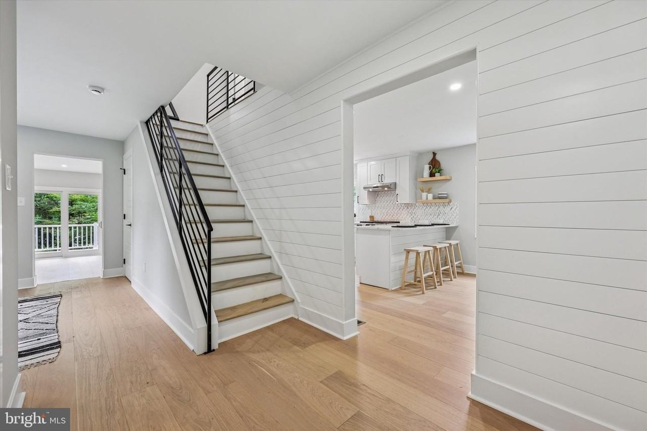 218 Biddulph Rd - Photo 4 of 50