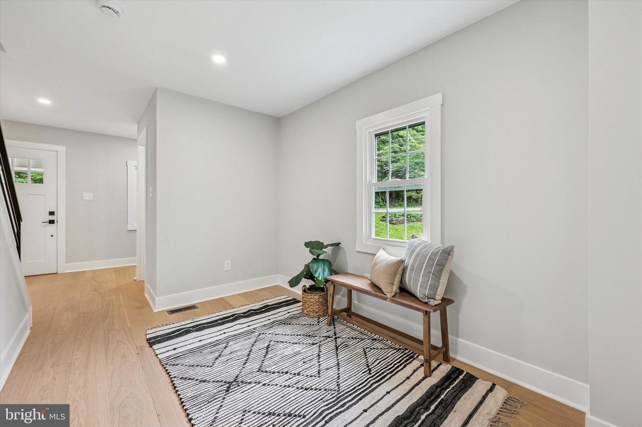 218 Biddulph Rd - Photo 6 of 50