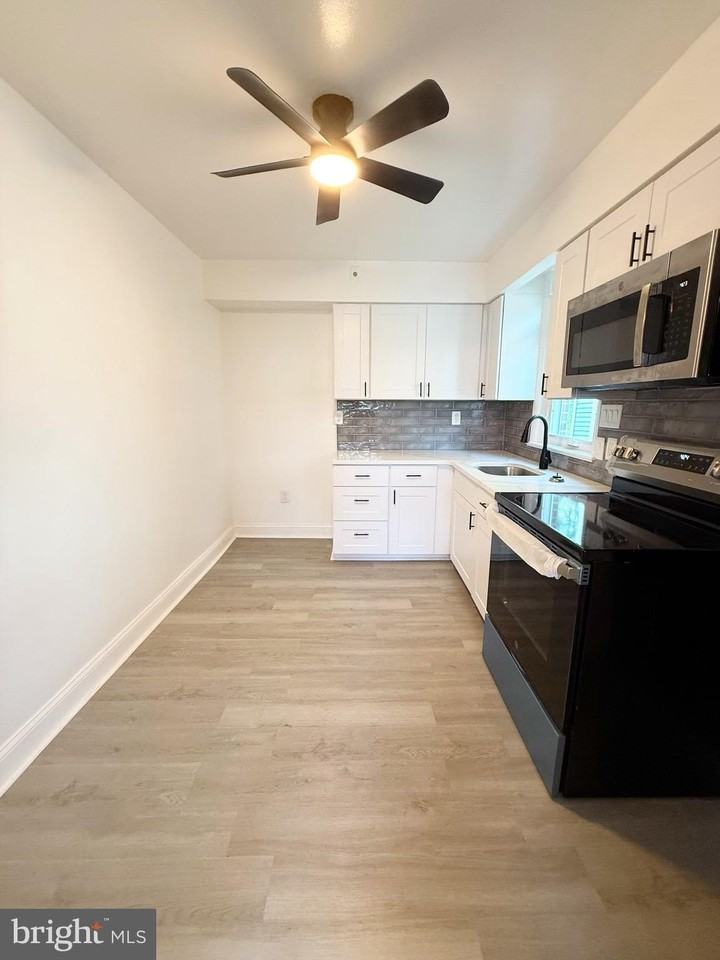 633 Noble St - Photo 4 of 14