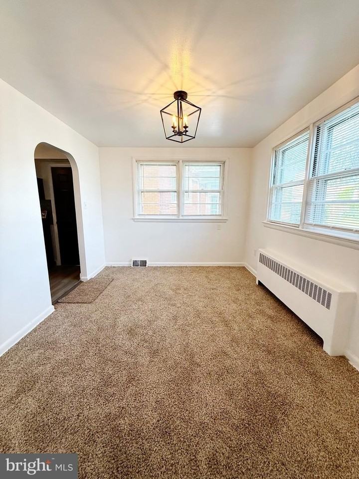 633 Noble St - Photo 6 of 14