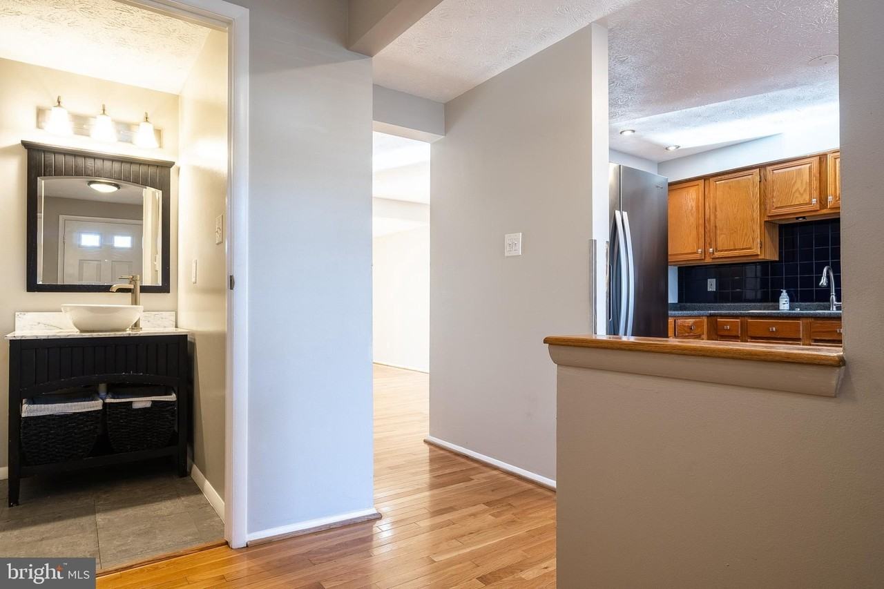 2911 Montauk Ct - Photo 3 of 37