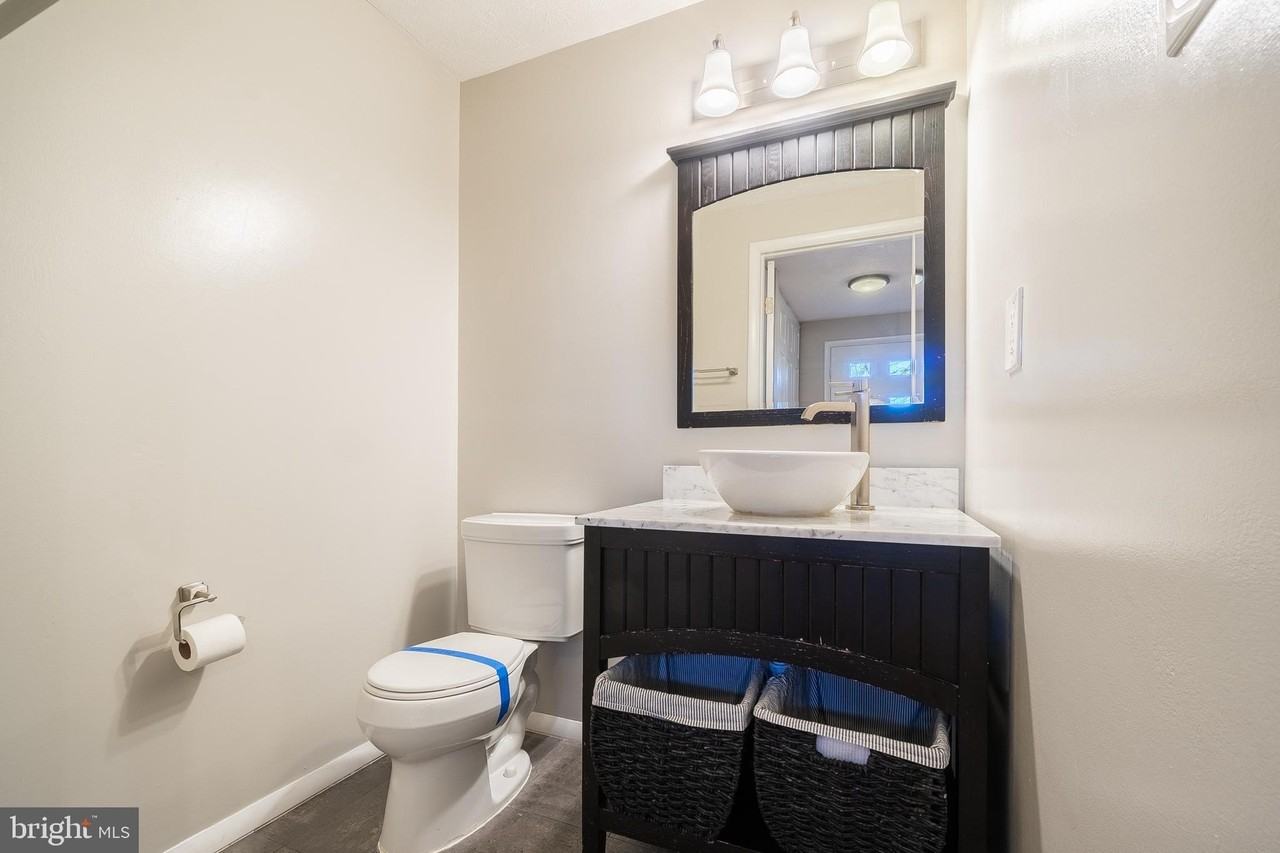 2911 Montauk Ct - Photo 4 of 37