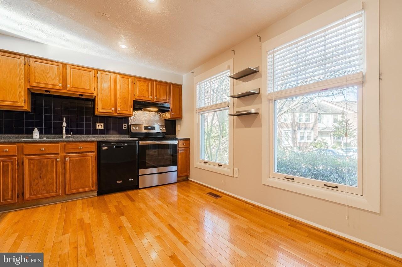 2911 Montauk Ct - Photo 5 of 37