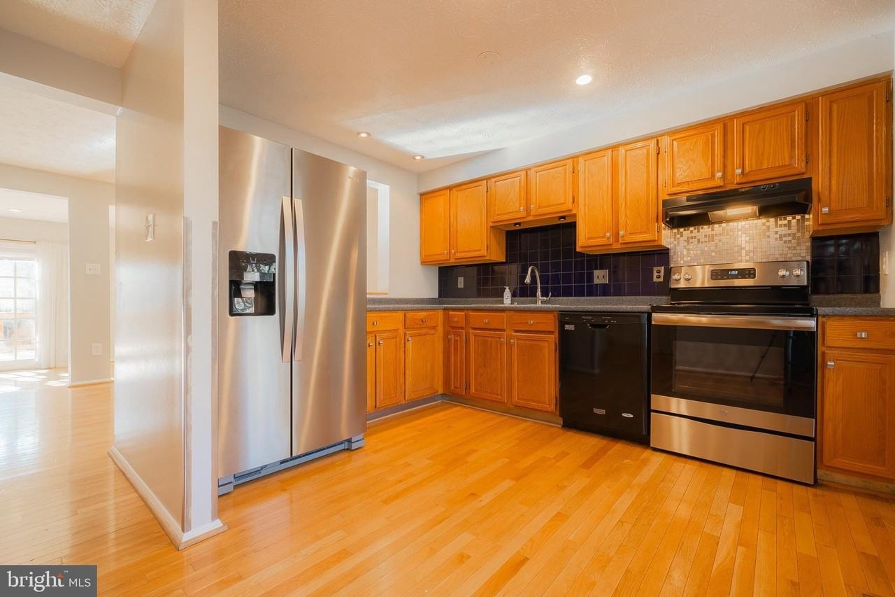 2911 Montauk Ct - Photo 6 of 37
