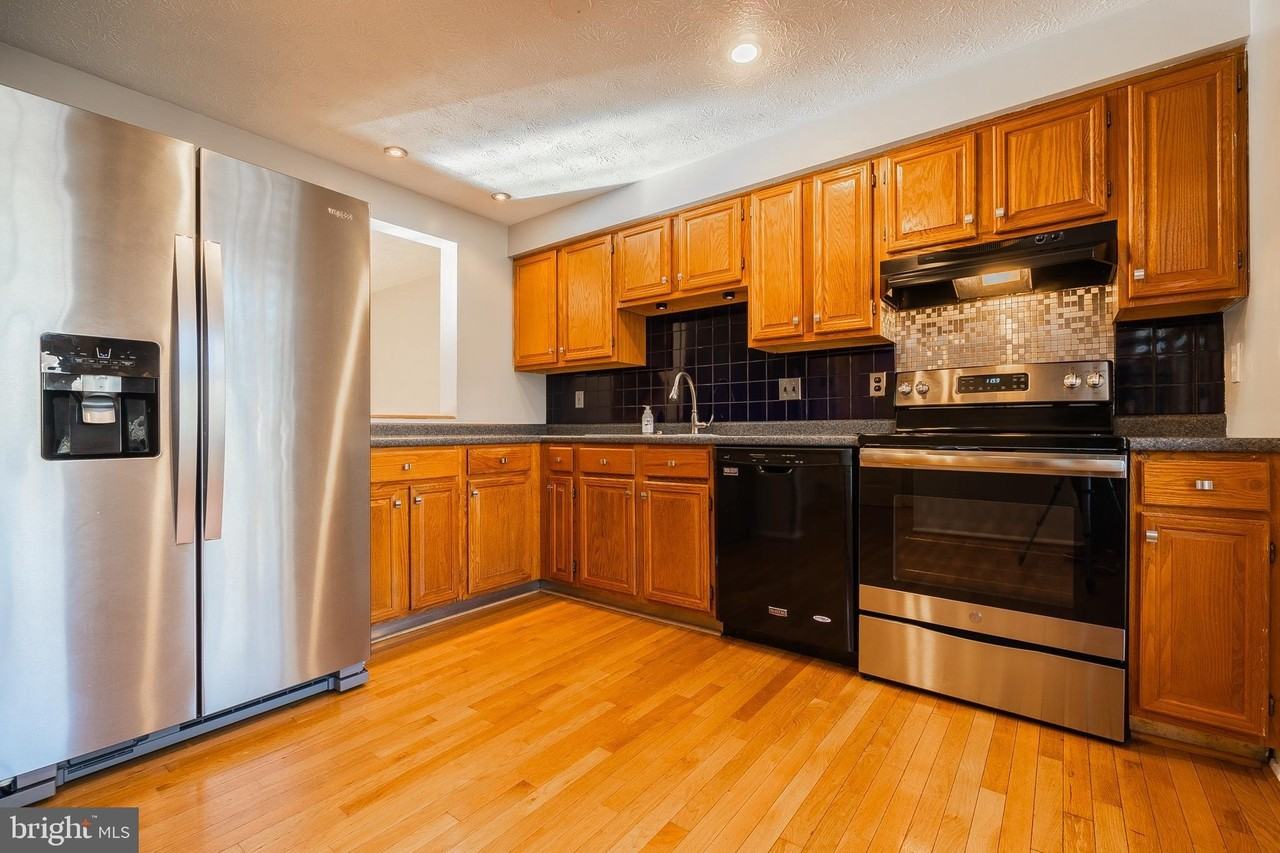 2911 Montauk Ct - Photo 7 of 37