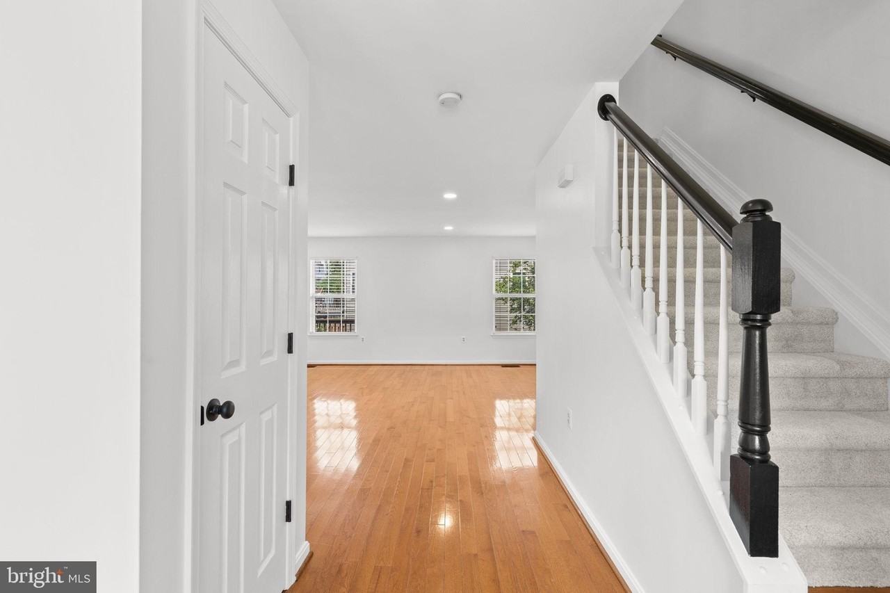 219 Frazer Dr - Photo 3 of 40