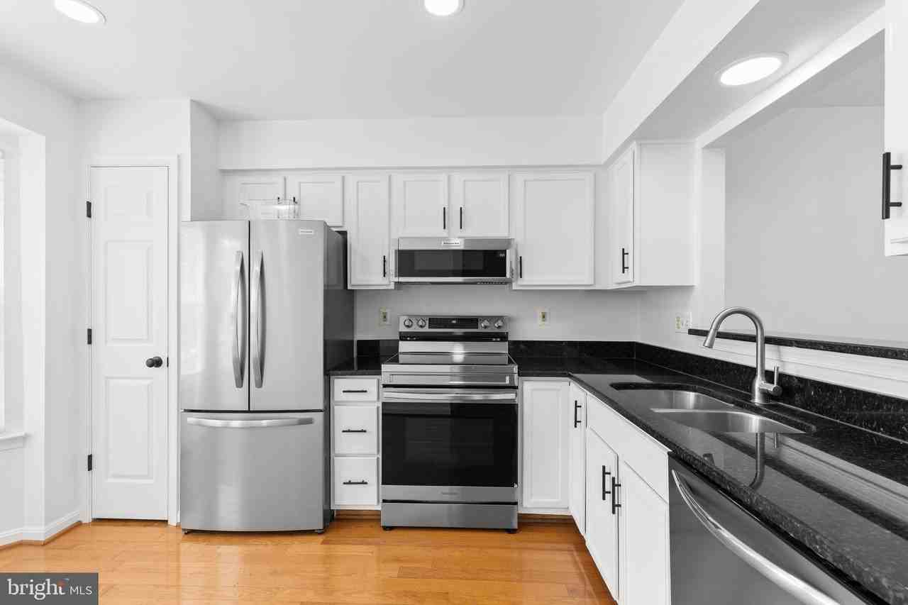 219 Frazer Dr - Photo 6 of 40