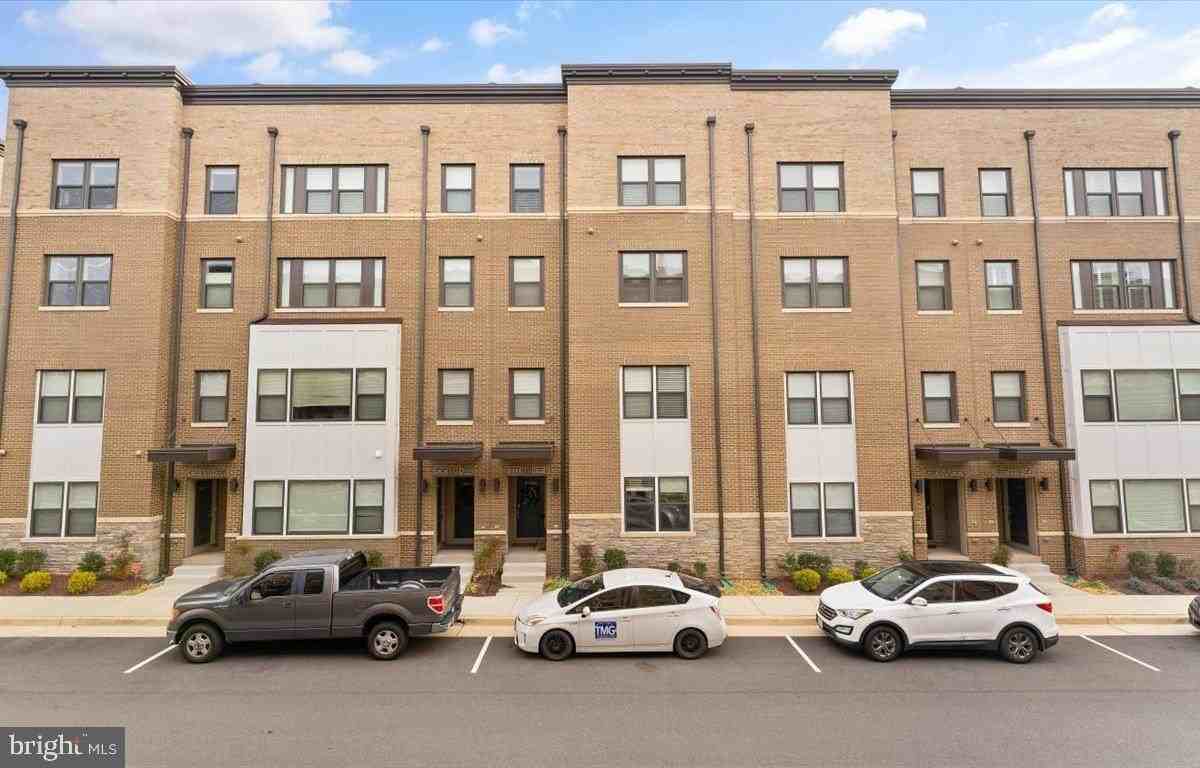 20532 Milbridge Ter - Photo 3 of 32